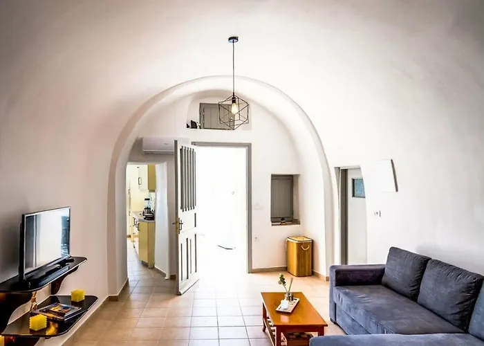 Sunrise And Sea View Cave *